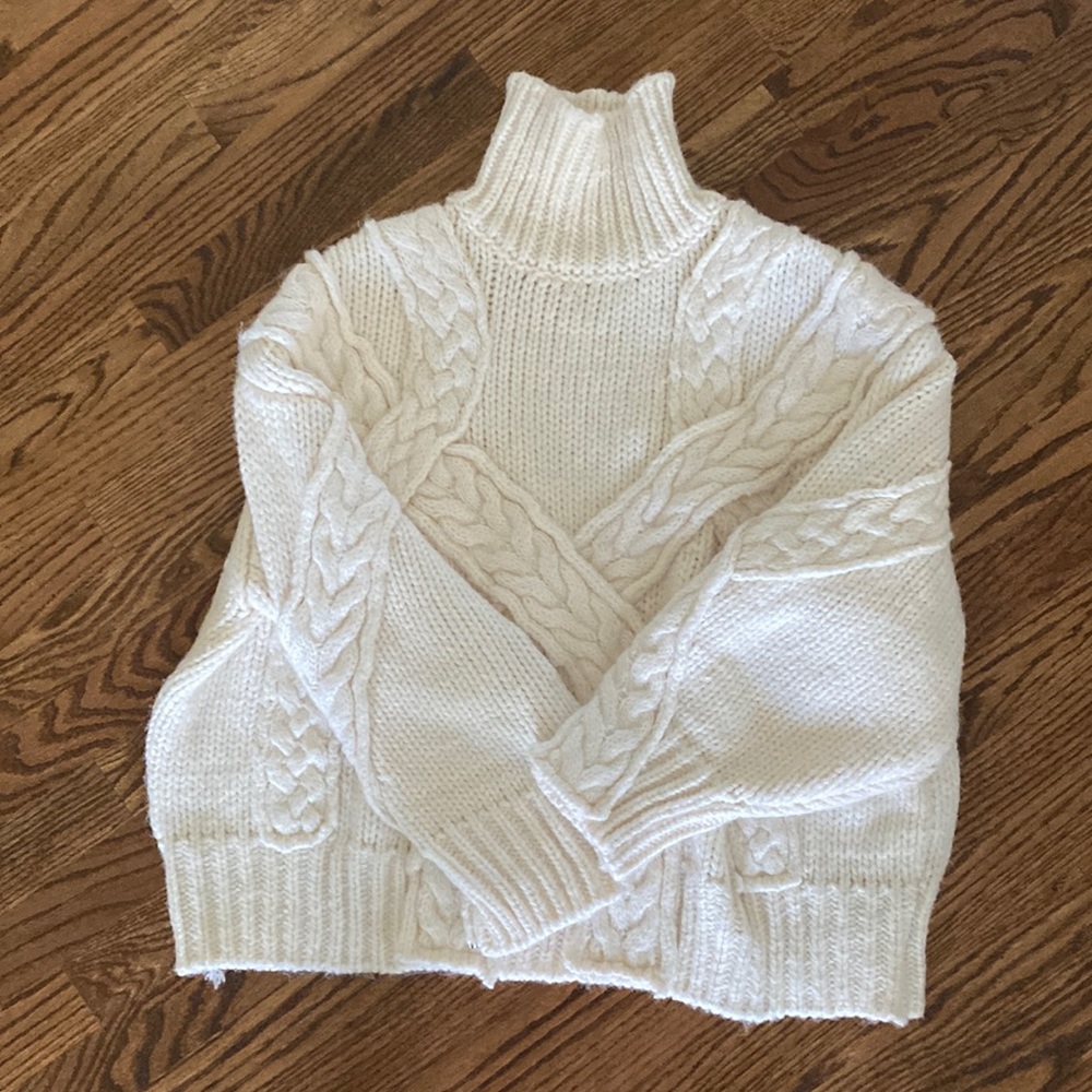 Chunky Zara cream sweater. Size medium